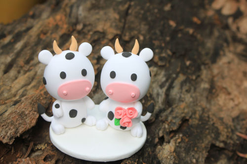 Picture of Cow wedding cake topper