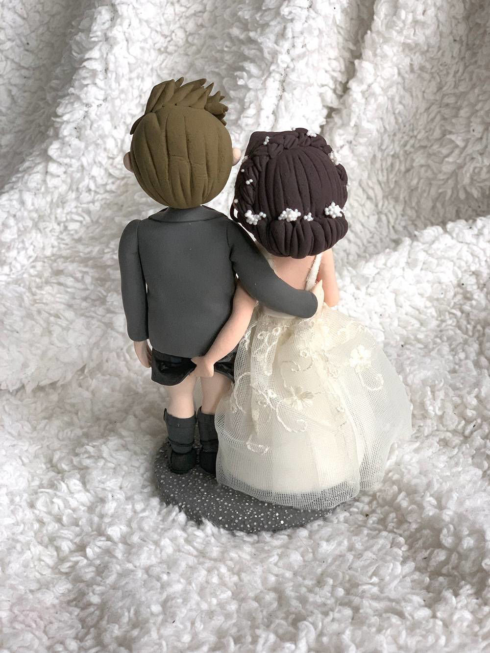 Love pinch wedding cake topper, Funny cake topper