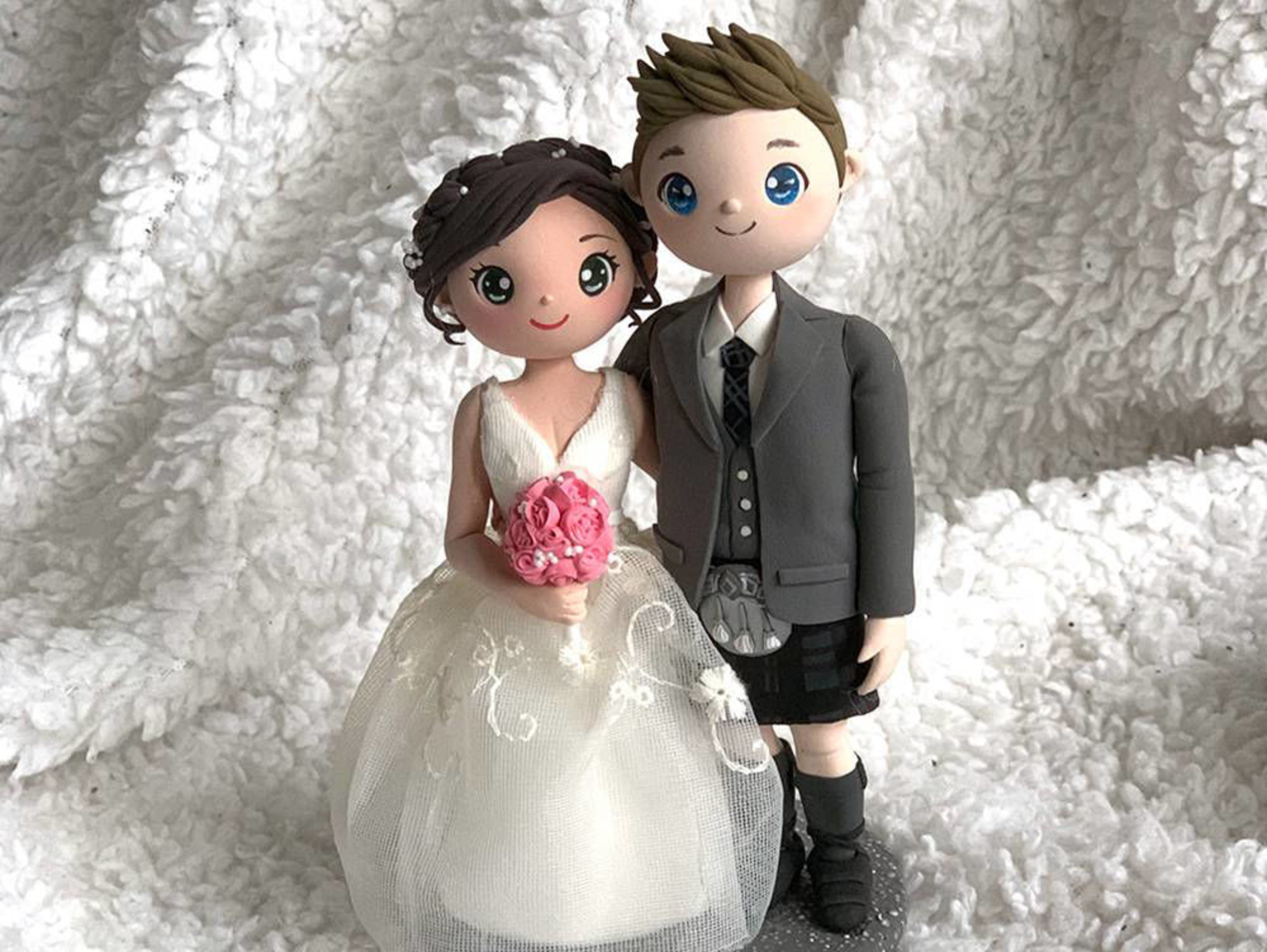 Picture of Love pinch wedding cake topper, Funny cake topper