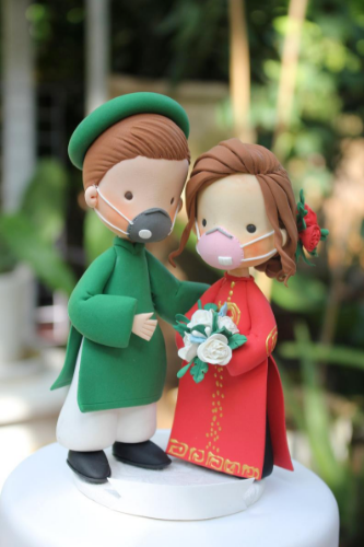 Picture of Vietnam Ao dai wedding cake topper