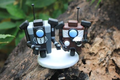 Picture of Claptrap wedding cake topper