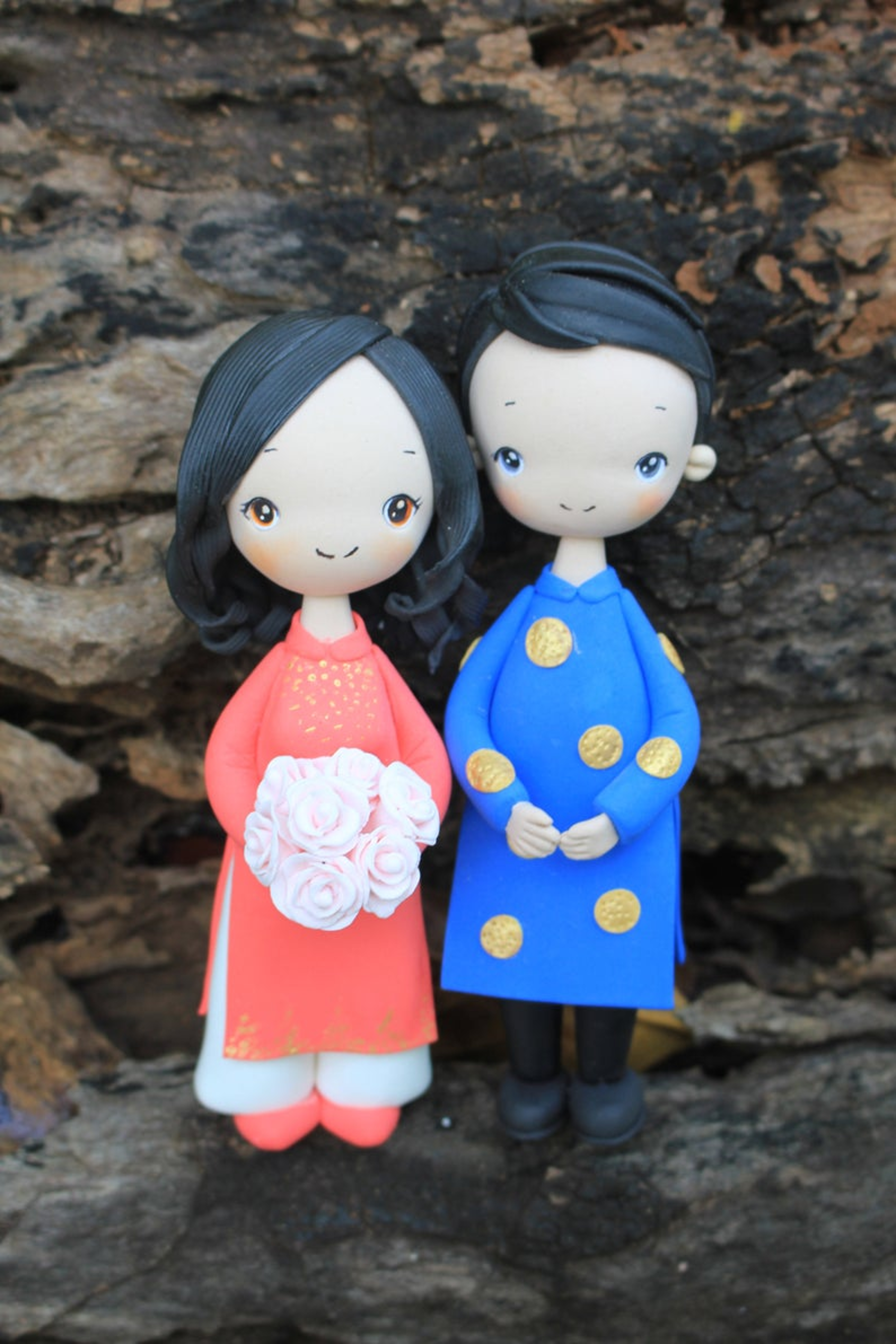 Picture of Traditional Vietnam wedding cake topper