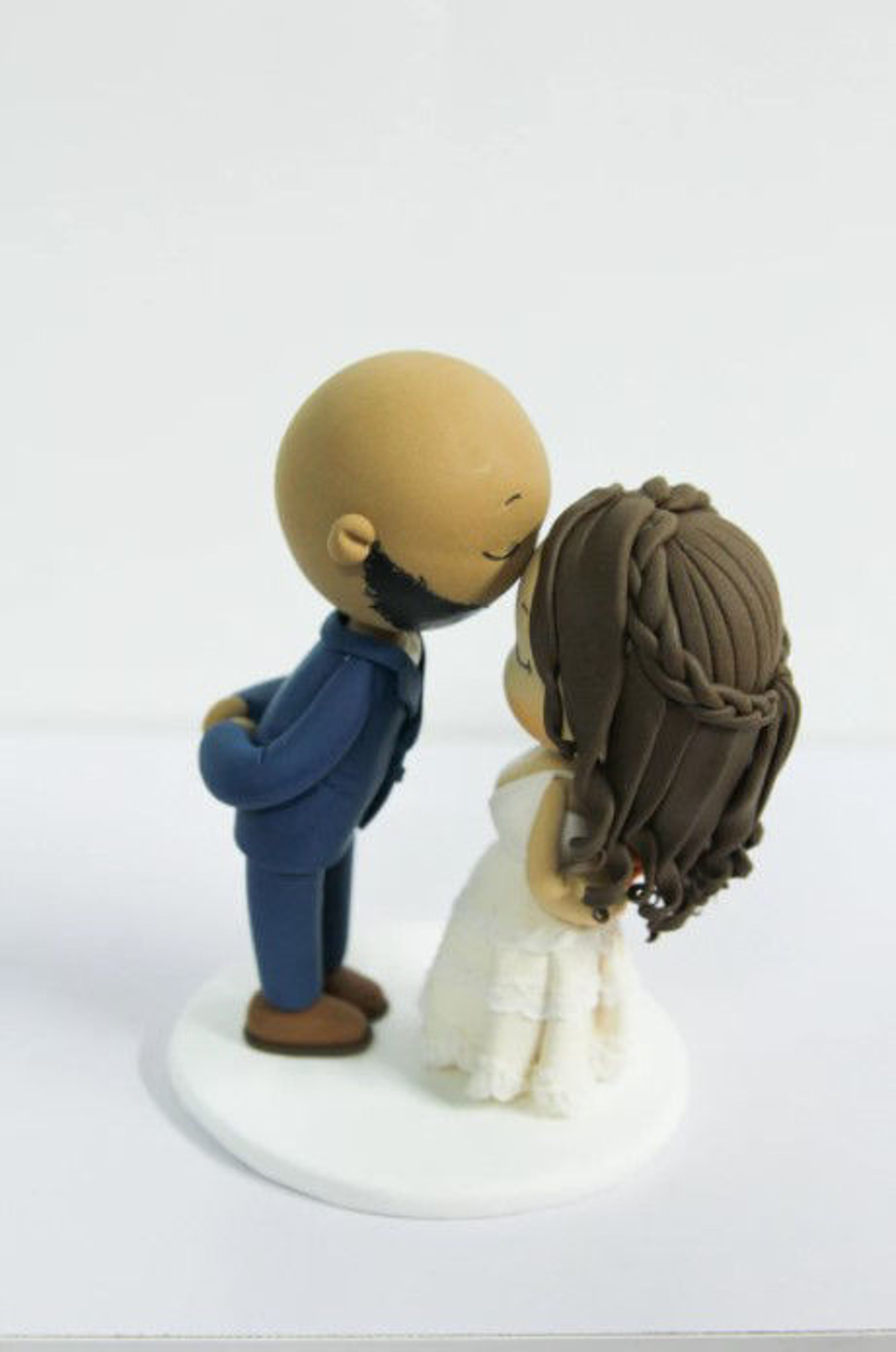 Picture of Forehead kissing wedding cake topper