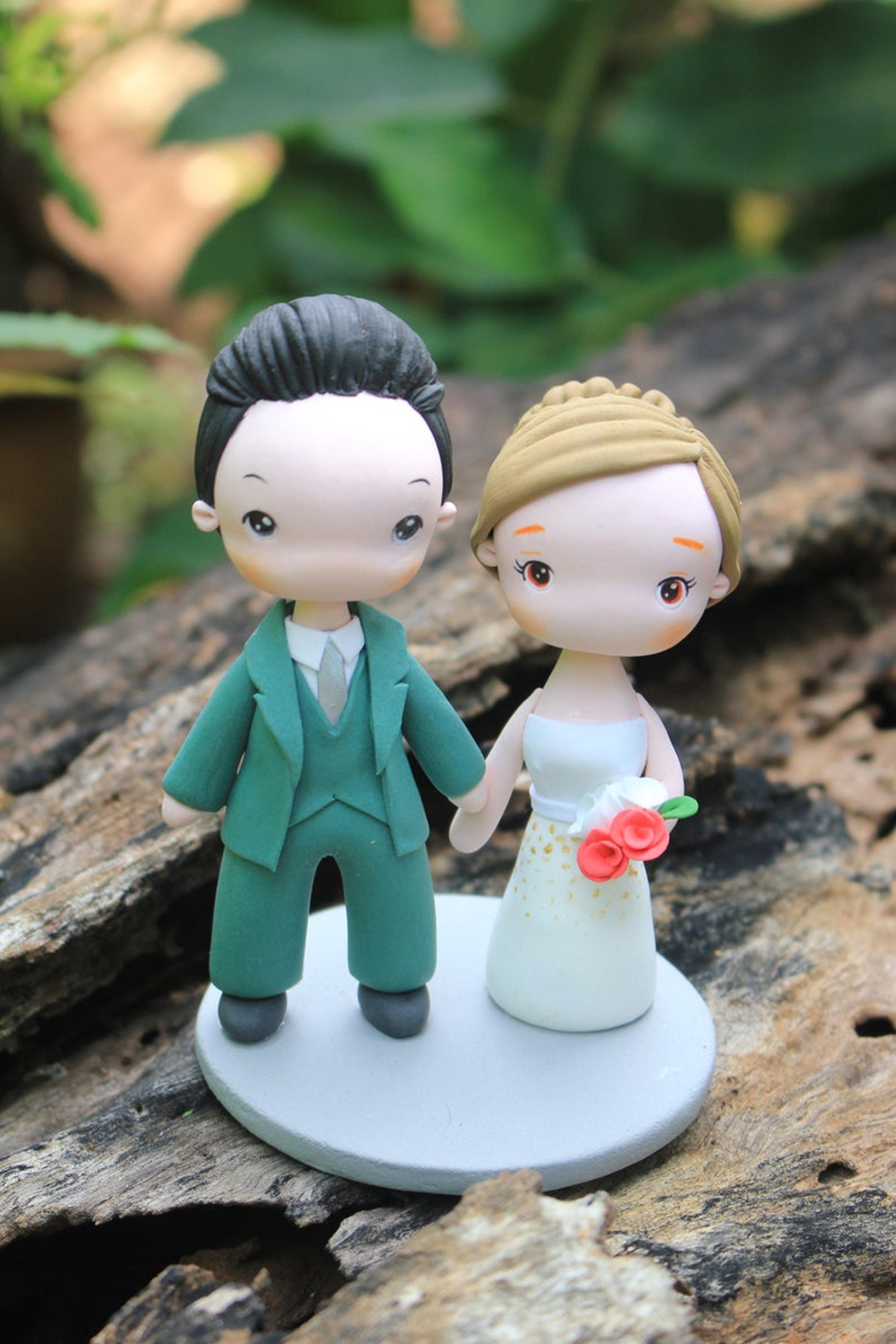 Picture of Classic green wedding cake topper - CLEARANCE