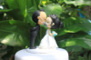 Picture of Kissing bride & groom cake topper