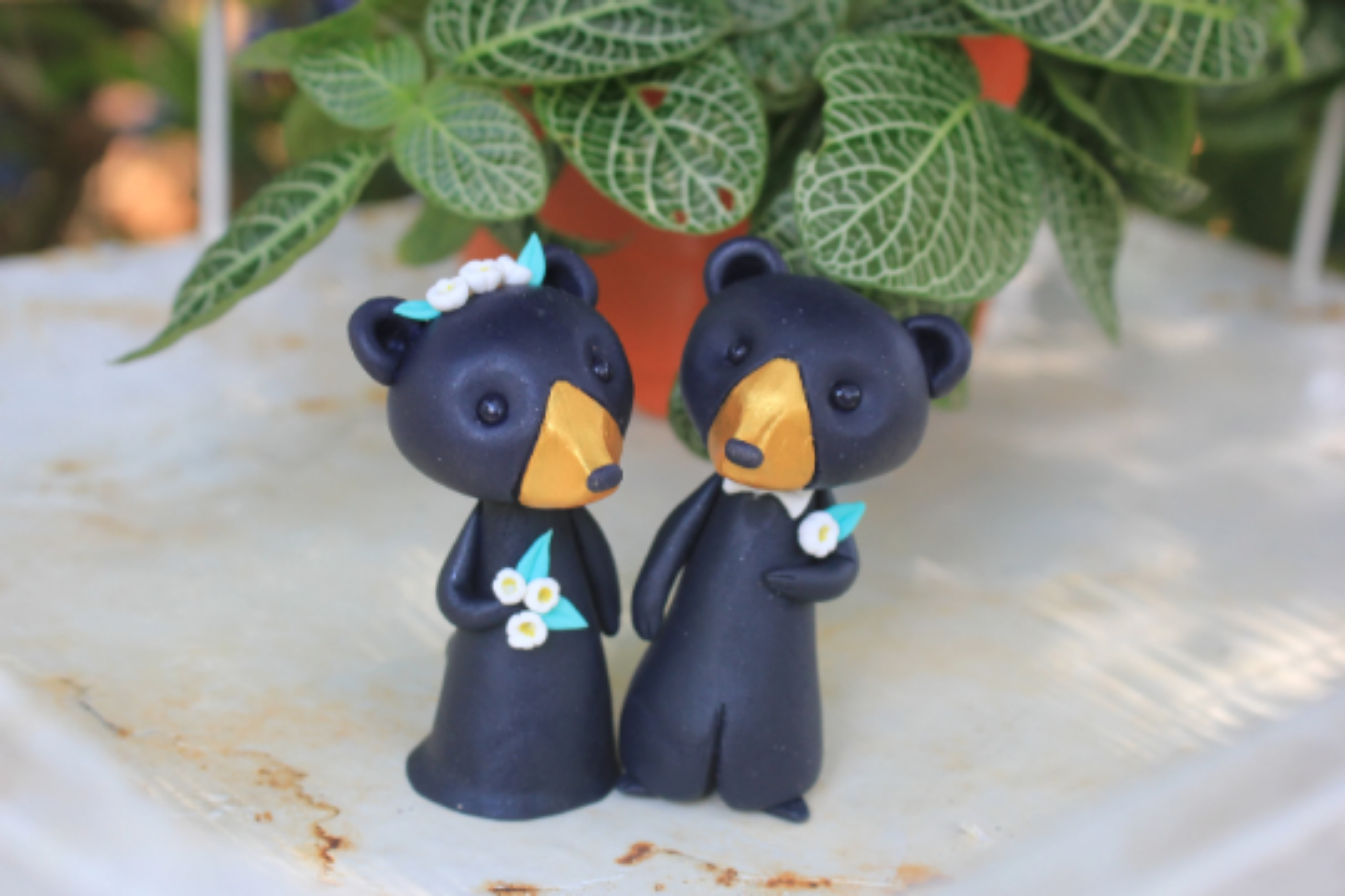 Picture of Grizzly wedding cake topper, Black bear wedding cake topper 
