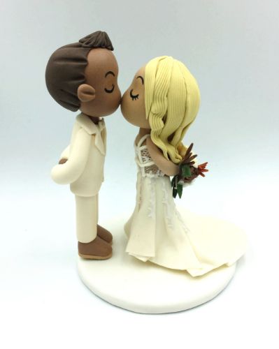 Picture of Chic Vintage Wedding Cake Topper, Kissing Bride & Groom wedding cake topper