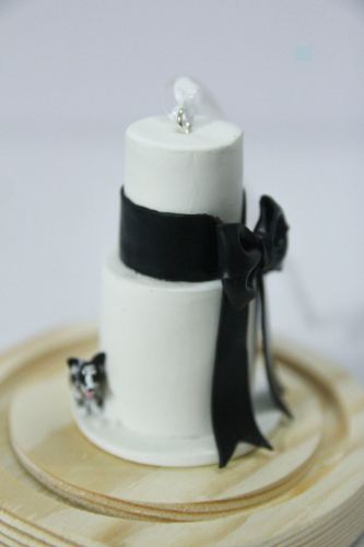 Picture of 3D Wedding Cake Ornament with a dog (2 tiers), wedding cake replica